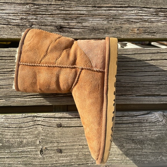 Ugg Classic Short Boot - Picture 6 of 13